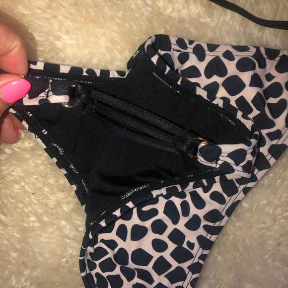 Bikini - Picture 4 of 4